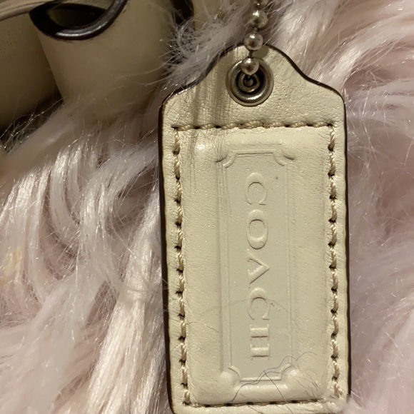 Coach classic should signature bag - Picture 5 of 5